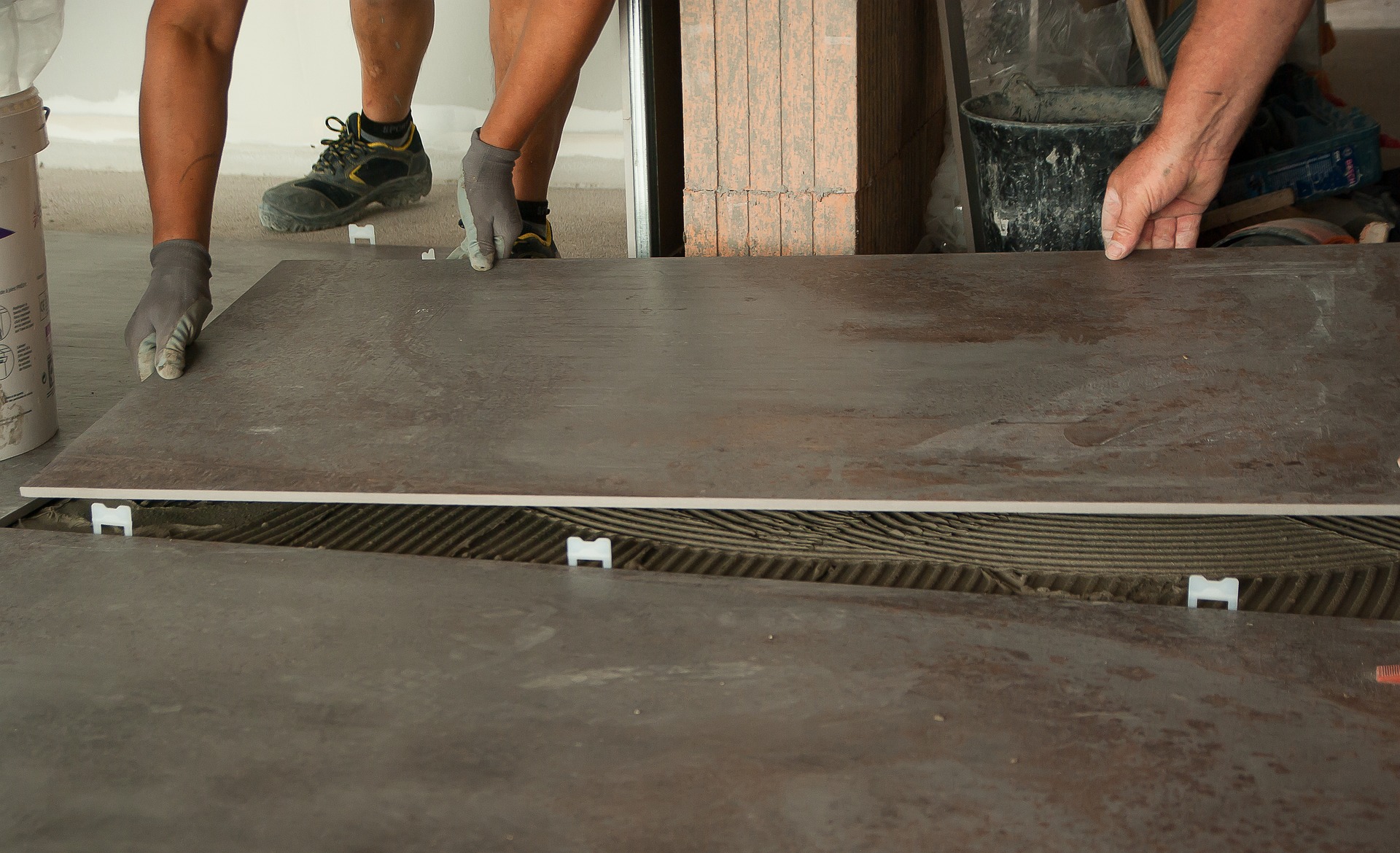 Comment faire une pose de carrelage dans la salle de bain ?